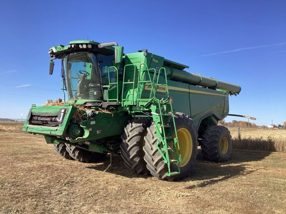 2022 John Deere X9 1000 Combine