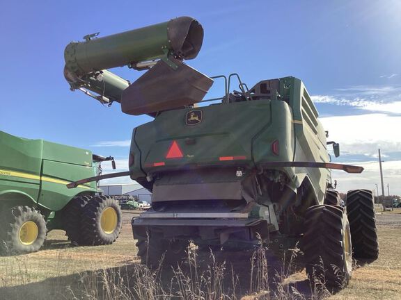 2022 John Deere X9 1000 Combine