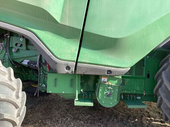 2022 John Deere X9 1000 Combine