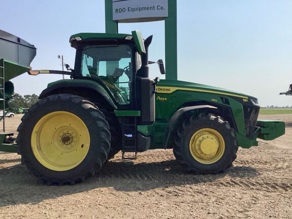 2023 John Deere 8R 250 Tractor