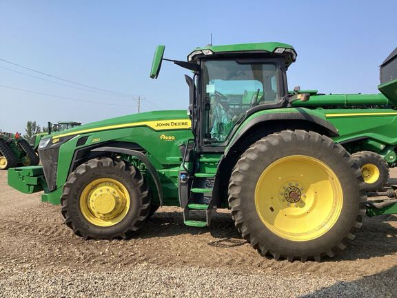 2023 John Deere 8R 250 Tractor