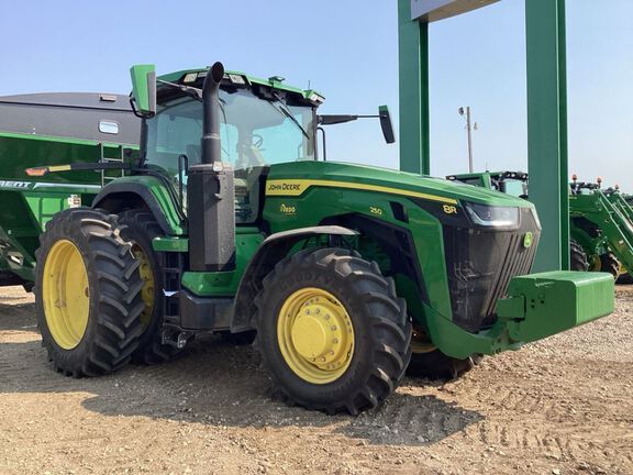 2023 John Deere 8R 250 Tractor