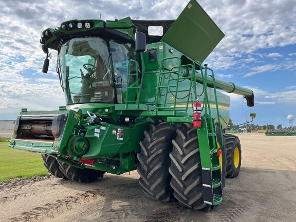 2023 John Deere S780 Combine