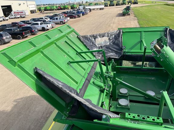 2023 John Deere S780 Combine