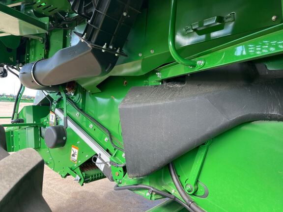 2023 John Deere S780 Combine