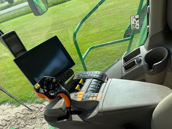 2023 John Deere S780 Combine