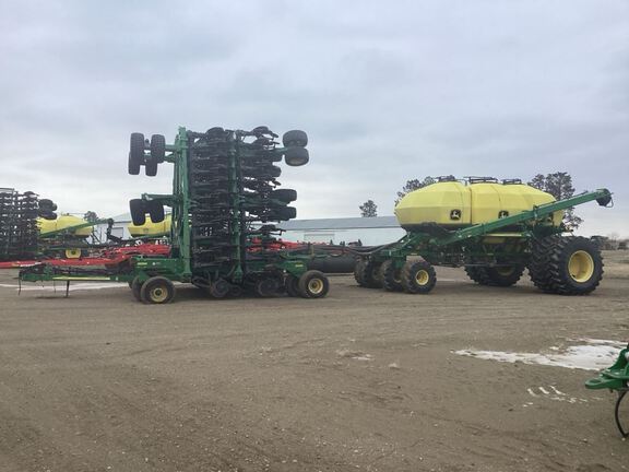 2016 John Deere 1890 Air Seeder