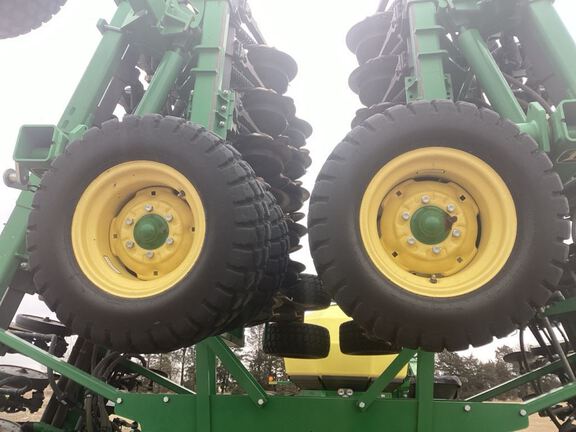 2016 John Deere 1890 Air Seeder