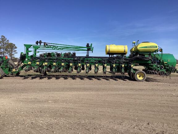 2010 John Deere DB80 Planter