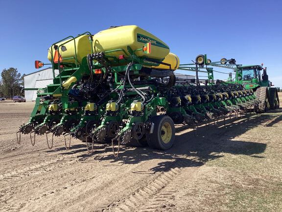 2010 John Deere DB80 Planter