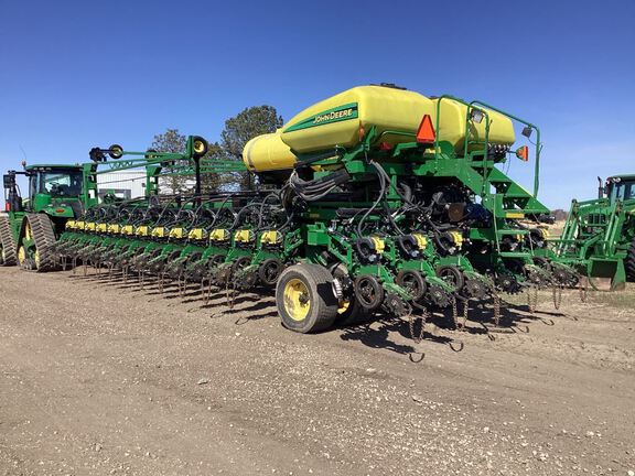 2010 John Deere DB80 Planter