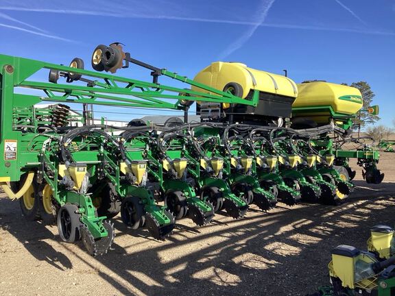 2013 John Deere DB60 Planter