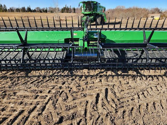 2024 John Deere RD40F Header Combine