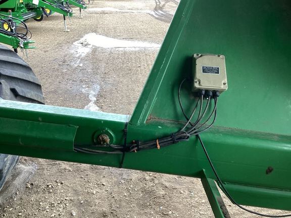 2009 J&M 1326-22S Grain Cart