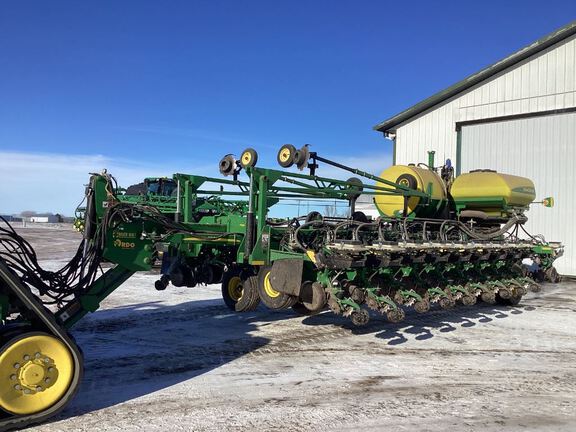 2022 John Deere DB60 Planter Attachment