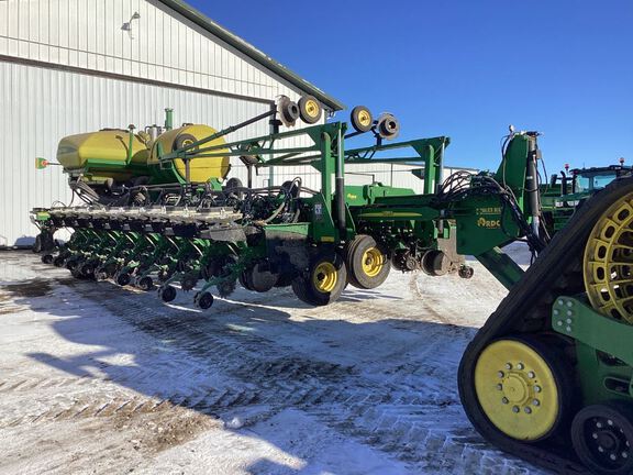 2022 John Deere DB60 Planter Attachment