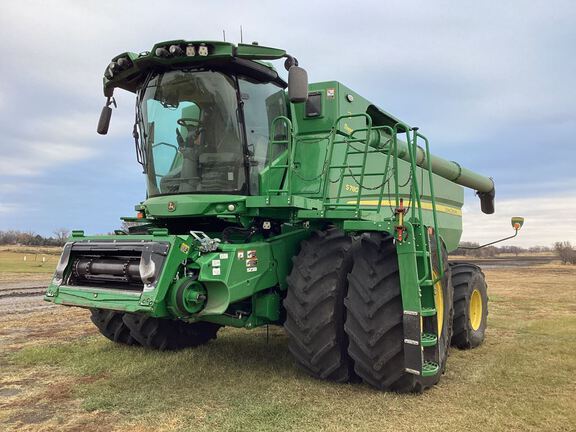 2024 John Deere S780 Combine