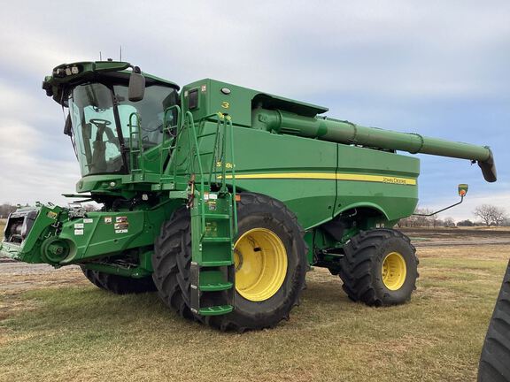 2024 John Deere S780 Combine