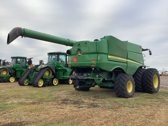 2024 John Deere S780 Combine