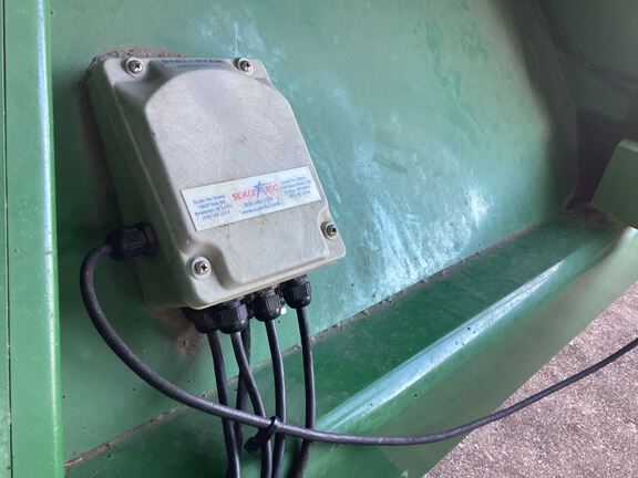 2008 J&M 1326-22S Grain Cart