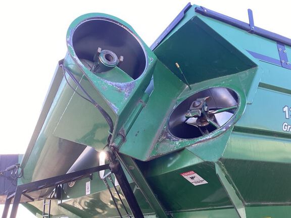 2008 J&M 1326-22S Grain Cart