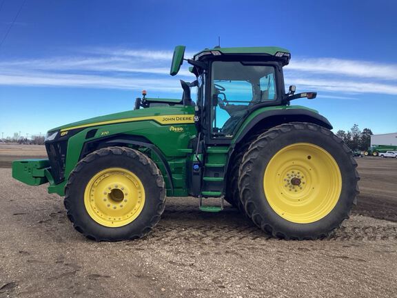 2022 John Deere 8R 370 Tractor