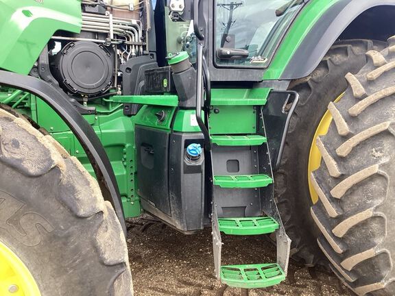 2022 John Deere 8R 370 Tractor