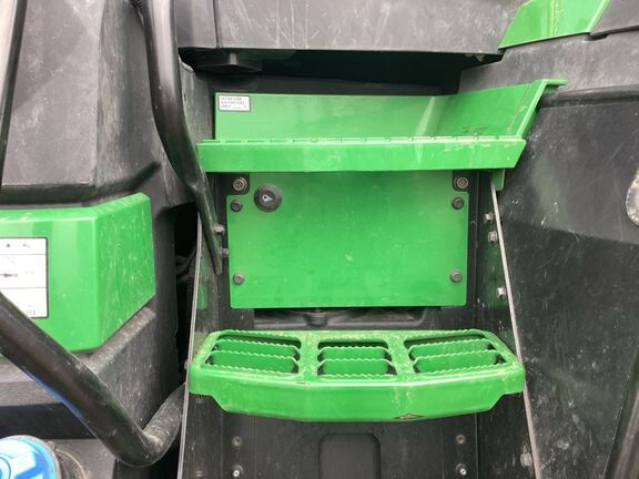 2022 John Deere 8R 370 Tractor