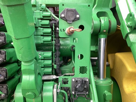 2022 John Deere 8R 370 Tractor