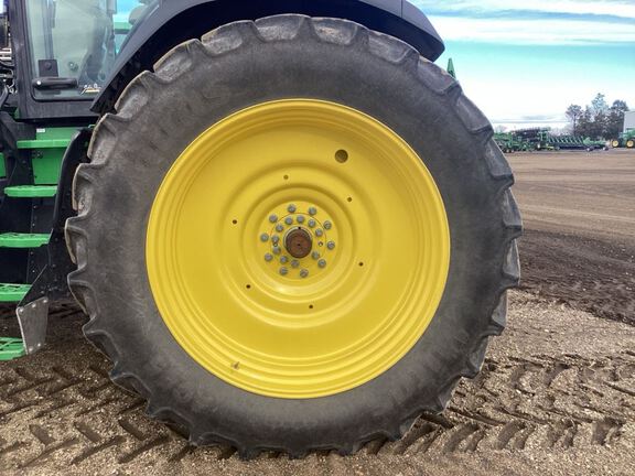 2022 John Deere 8R 370 Tractor