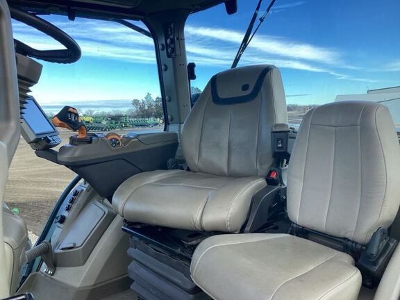 2022 John Deere 8R 370 Tractor