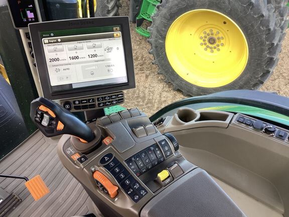 2022 John Deere 8R 370 Tractor