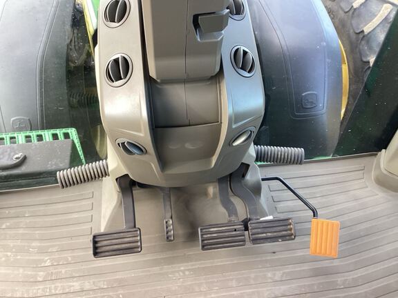 2022 John Deere 8R 370 Tractor