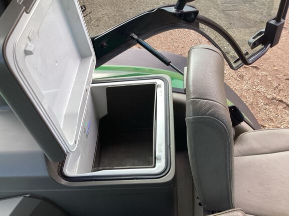 2022 John Deere 8R 370 Tractor