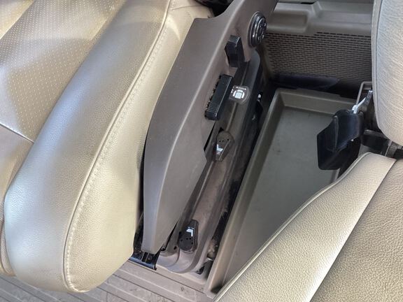 2022 John Deere 8R 370 Tractor