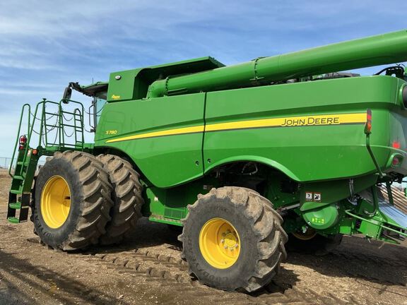 2023 John Deere S780 Combine