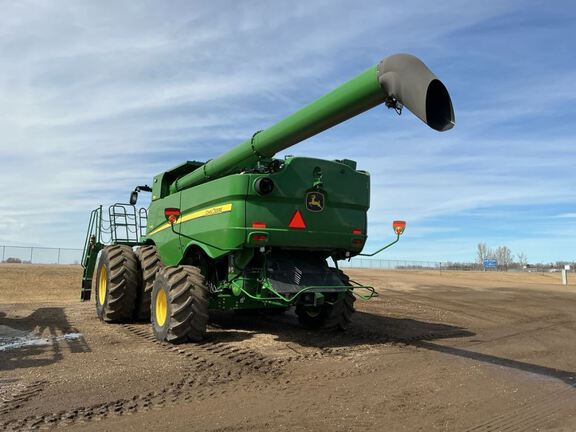 2023 John Deere S780 Combine