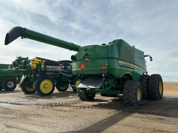 2023 John Deere S780 Combine
