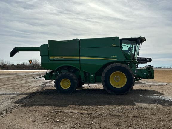 2023 John Deere S780 Combine