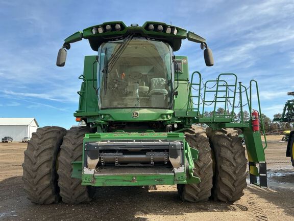 2023 John Deere S780 Combine