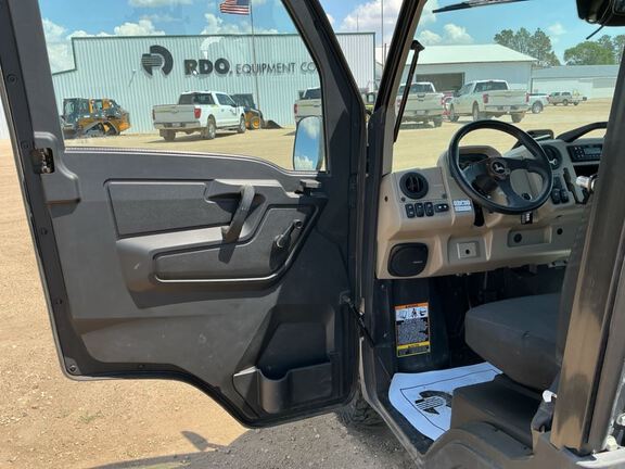2023 John Deere XUV835R ATV