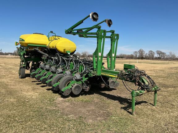 2011 John Deere 1770NT CCS Planter