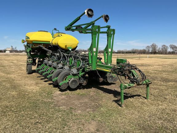 2011 John Deere 1770NT CCS Planter