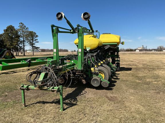 2011 John Deere 1770NT CCS Planter