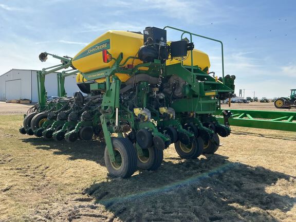 2011 John Deere 1770NT CCS Planter
