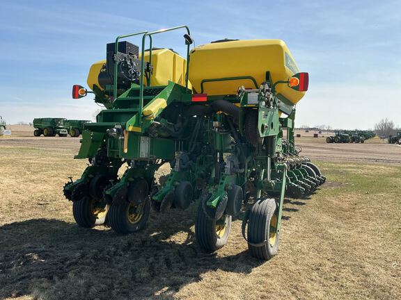 2011 John Deere 1770NT CCS Planter