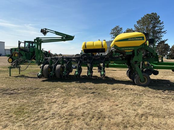 2011 John Deere 1770NT CCS Planter