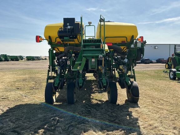 2011 John Deere 1770NT CCS Planter
