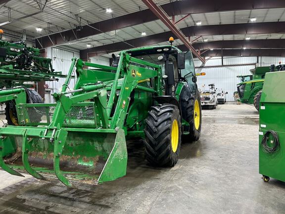 2018 John Deere 7210R Tractor