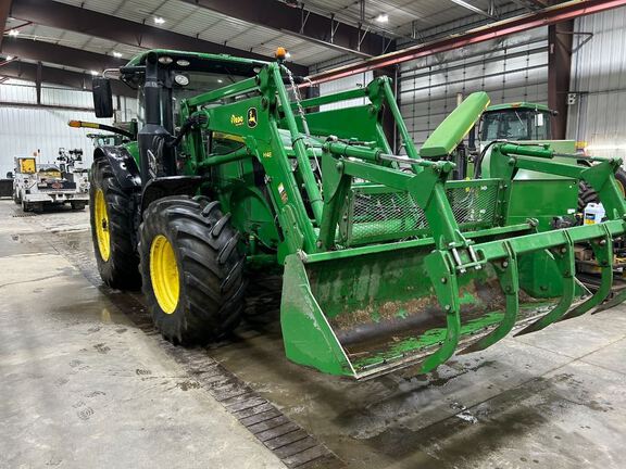 2018 John Deere 7210R Tractor